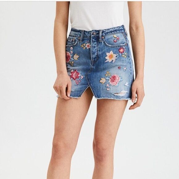 𝅺AEO FLORAL EMBROIDERED TRENDY DISTRESSED OPEN HEM JEAN MINI SKIRT - Picture 15 of 16